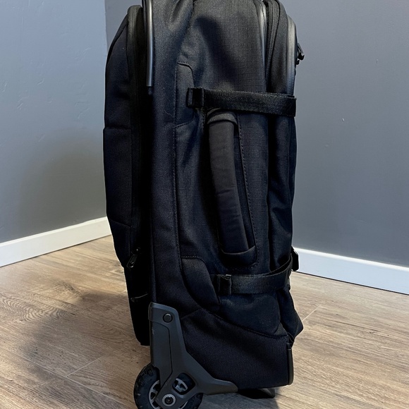 Eagle Creek Caldera 37L Convertible International Carry-On Bag - Picture 2 of 16